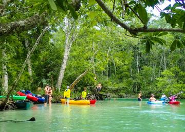 boaters on the Weeki Wachee River