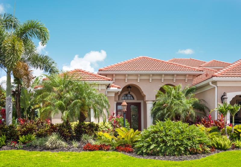 Florida Friendly Landscaping - Photo of a beautiful house with a florida friendly landscape