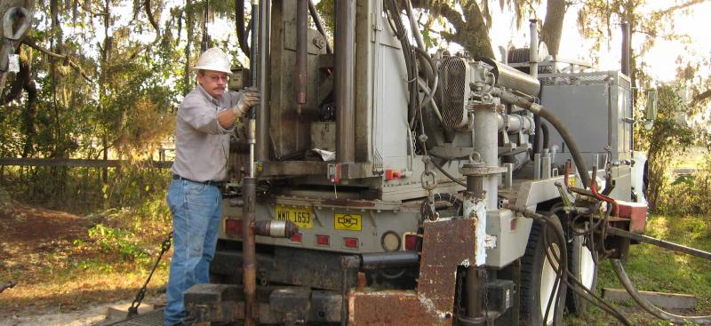 well drilling rig truck