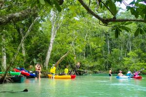 boaters on the Weeki Wachee River