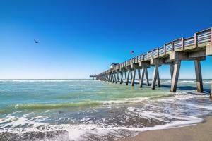 Venice Pier stretching out into Gulf of Mexico