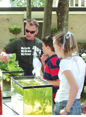 Lonnie Taylor with students